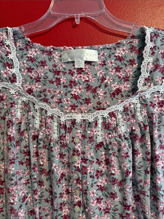 Eileen West Other - Eileen West 100% Cotton Gray & Pink Floral Nightgown with Lace Trim